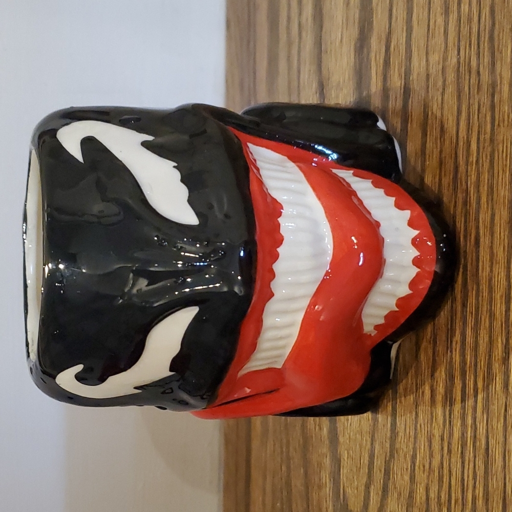 Marvel Venom coffee mug Black and red = SPOOKY, DEMON, FACE